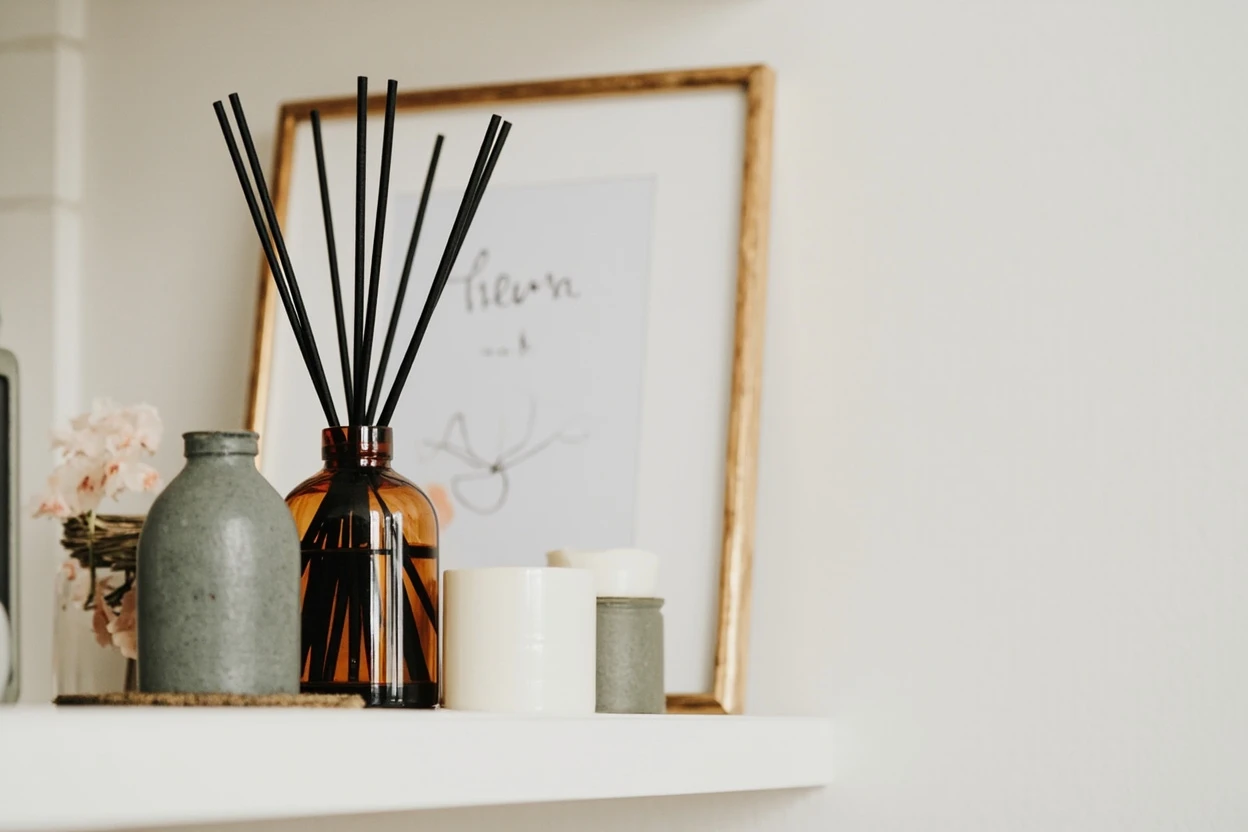 Mercado de Difusores de Fragrâncias para Casa deve atingir US$ 6,9 bilhões até 2033: A Revolução Aromática Transformando a Decoração de Interiores
